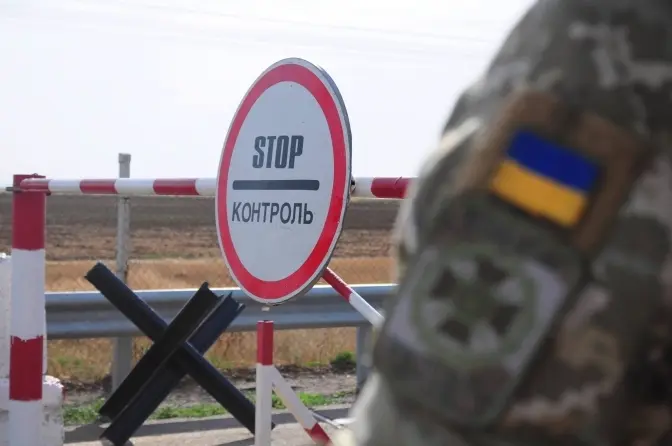 У пункті пропуску на Львівщині викрили контрабанду одягу на 20 млн грн