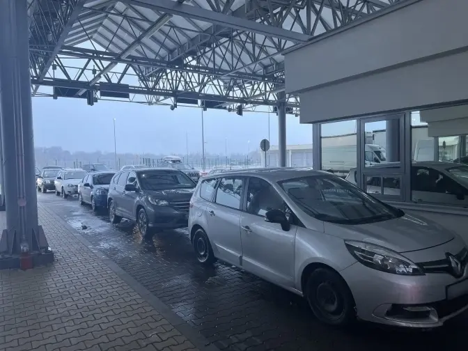 На кордоні з Польщею зупинилося понад 300 авто. Де найбільші черги
