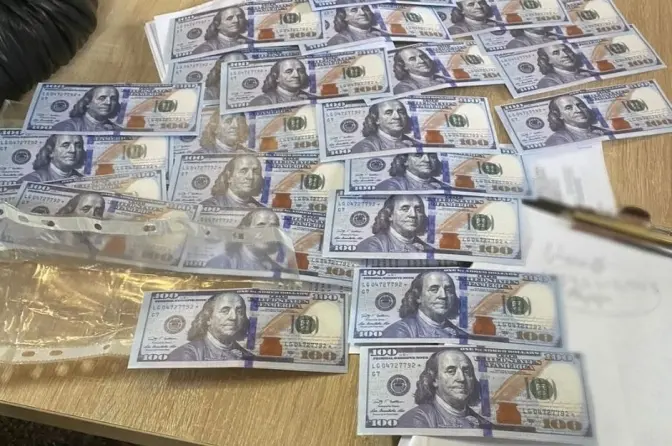 Двоє жителів Львівщини виготовляли посвідчення волонтера за 13 тис. доларів