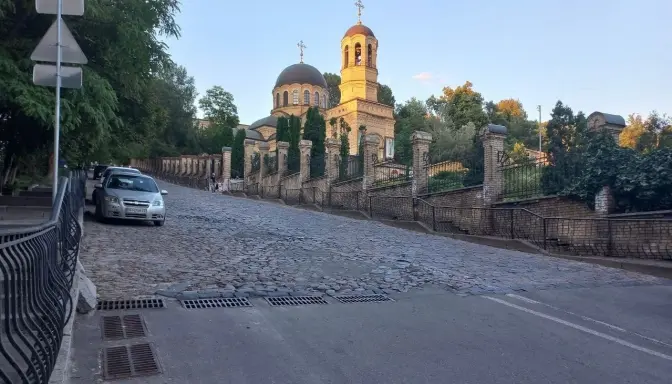 Вулиця Шовковична (фото: КП ШЕУ Печерського району КК «Київавтодор» / Facebook)