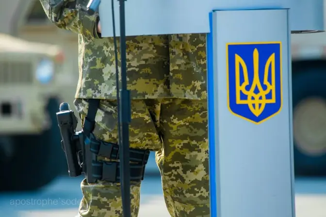 У частині України ввели воєнний стан. Що це означає