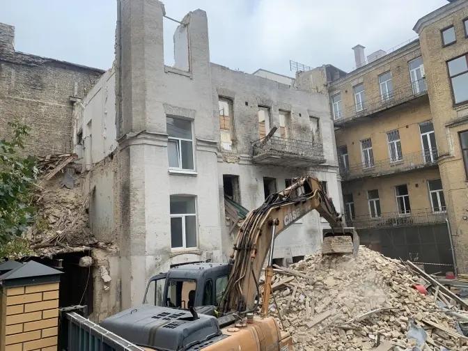 Попри застереження ЮНЕСКО, забудовник продовжив знос пам'ятки на Рейтарській, 37