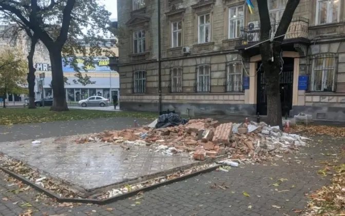 У центрі Львова демонтували ще один МАФ