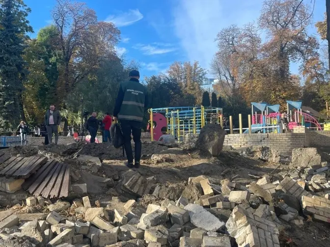 У Києві ракетний удар по парку Шевченка завдав шкоди на понад 2 млн грн