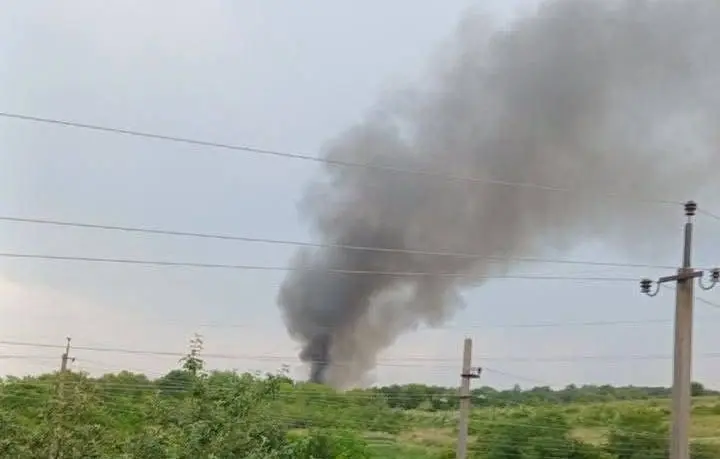 Дим від пожежі у Пустомитах видно навіть у Львові / фото із мережі
