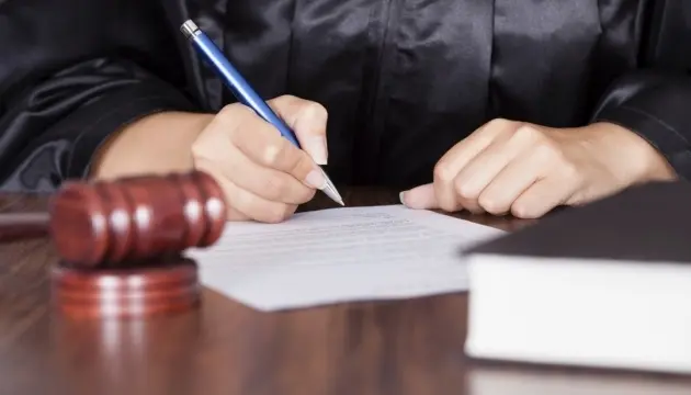 Комунальника із Львівщини звинувачують в збитках на 2,3 млн грн