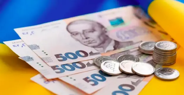 Зарплати чиновників в Україні за рік зросли. Де платять найбільше