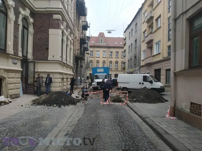 У центрі Львова перекрили вулицю через ремонтні роботи