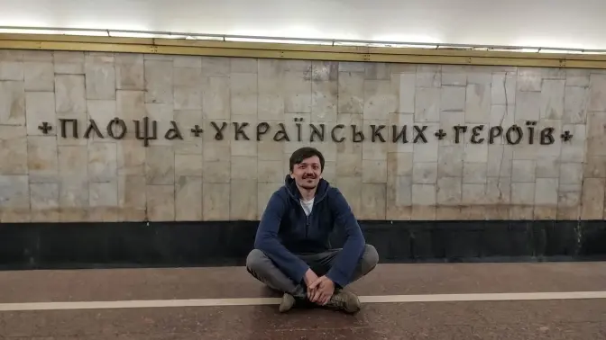На стінах колишньої станції метро «Льва Толстого» встановили літери нової назви