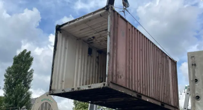Комунальники знесли колишній гуртовий ринок біля Центрального вокзалу в Києві