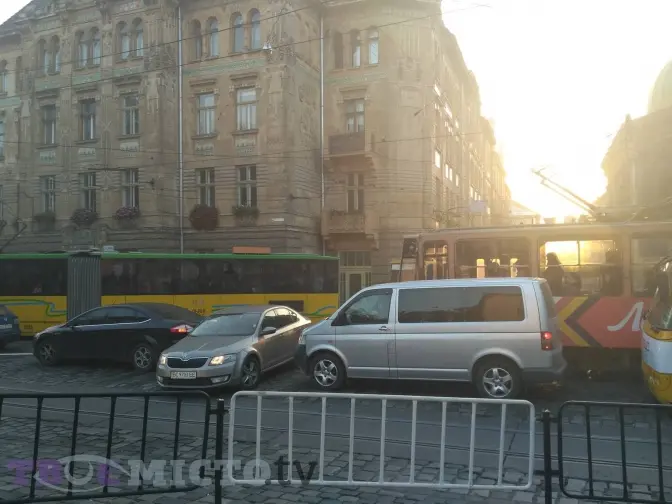 Ситуація на дорогах Львова: затор на Підвальній
