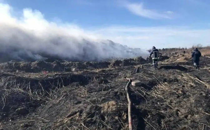 У Новояворівську неподалік Львова на сміттєзвалищі сталася масштабна пожежа