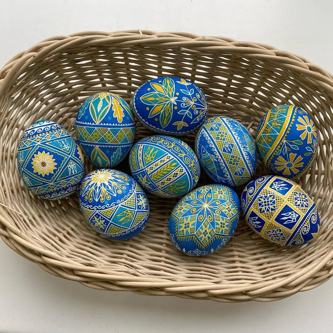 Синьо-жовті писанки Аліни Лесичної