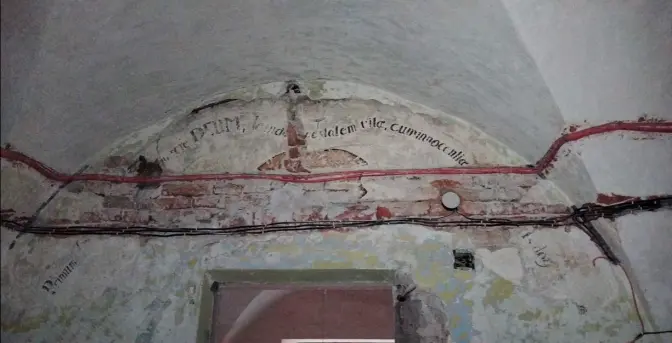 У колишньому монастирі XVII століття у Львові знайшли давній латинський надпис
