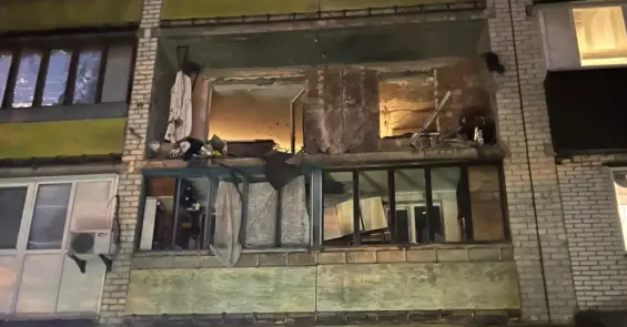 У Києві стався вибух у багатоповерхівці: загинув чоловік, поранено його батька
