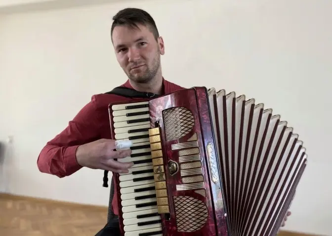 Львівські хірурги врятували пальці руки вчителю музики