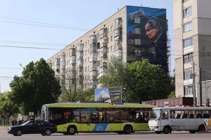 На житловому будинку у Львові з’явився мурал із Борисом Возницьким