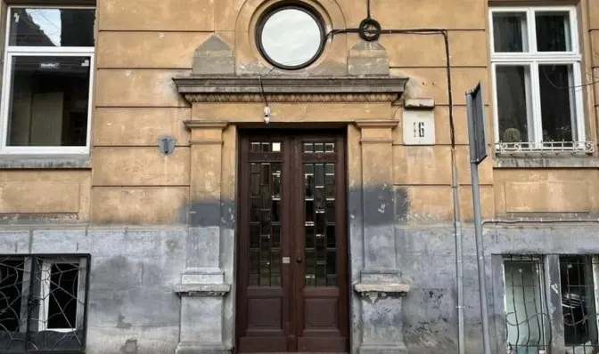 У Львові відновили будинок на вул. Кокорудза та повернули відреставровану історичну браму