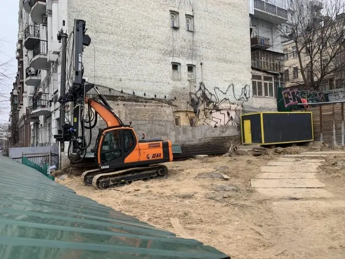Будівництво на місці історичної садиби Лошевичів зупинили
