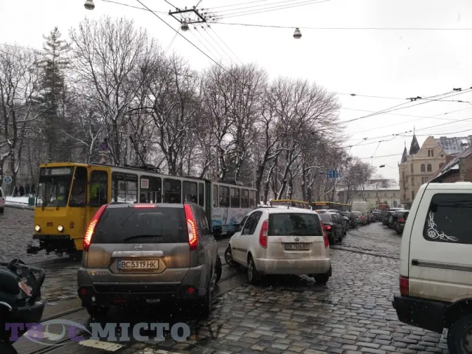 Ситуація на дорогах Львова: затор у центрі міста