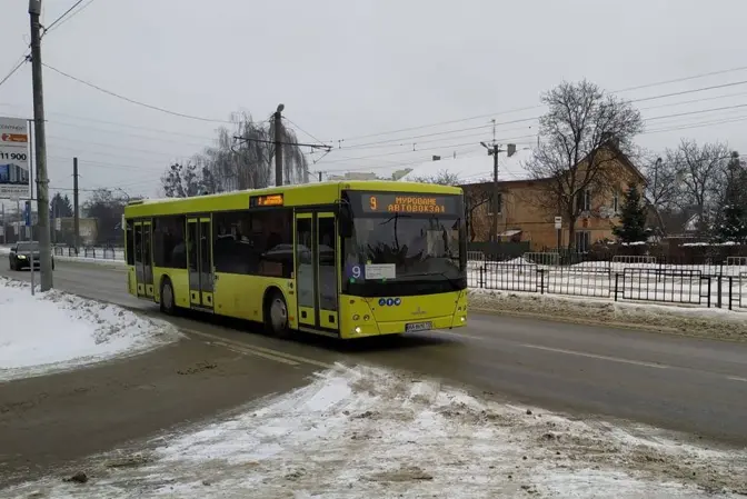 На маршрути №9 та 19 випустили нові великі та середні автобуси