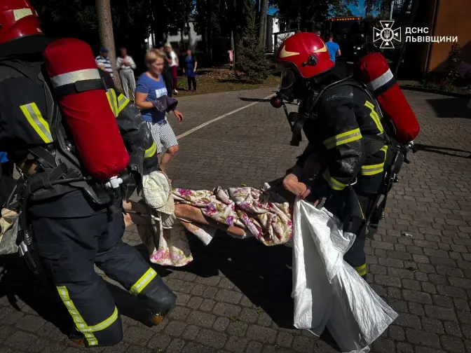 У Брюховичах сталася пожежа у пансіонаті. Оновлено