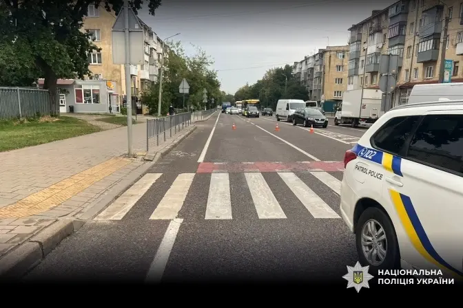 Вантажівка наїхала на пішохода у Львові