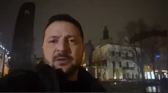 Зеленський відвідав Львів та записав історичне звернення біля пам'ятника Шевченку