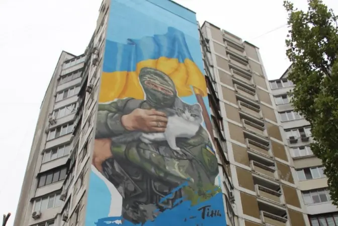 На Позняках з’явився 50-метровий мурал на честь загиблих добровольців