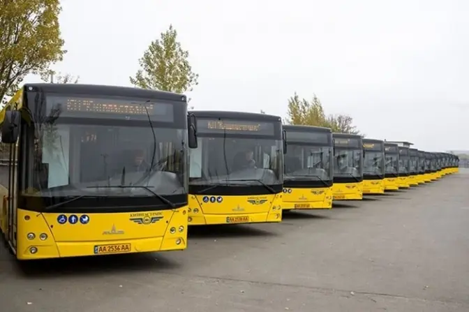 Завтра на маршрути Києва вийдуть 18 автобусів, передані в якості допомоги німецькими партнерами