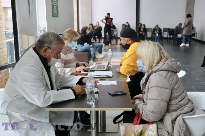 «Провакцинувалися навіть ті, хто був проти». Як працює сьогодні центр вакцинації у «Форумі»