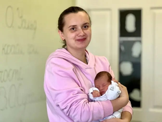 У Львові успішно виходили передчасно народжену дівчинку з тяжкими ускладненнями