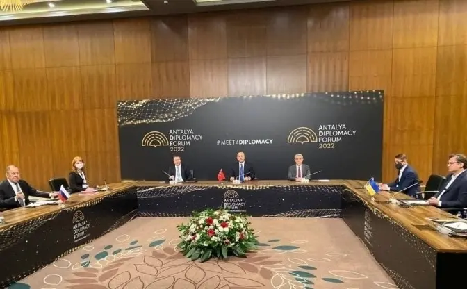 У Туреччині почались перемовини Дмитра Кулеби з Лавровим