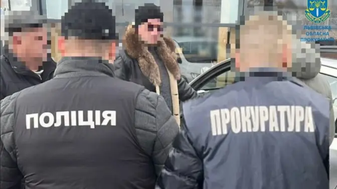 Посадовців однієї із міських рад Львівщини затримали на хабарі