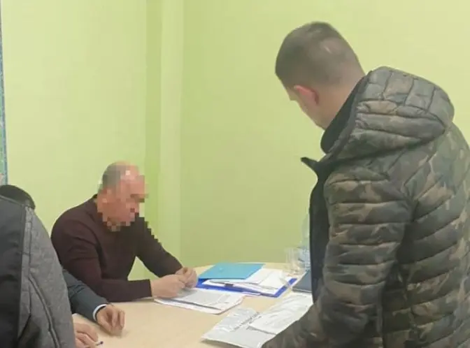 Брав хабарі за місця на столичних ярмарках – начальнику управління КМДА повідомлено про підозру