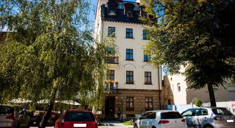 Готель у центрі міста, який належить депутатці Львівської міськради, продають за 108 млн грн