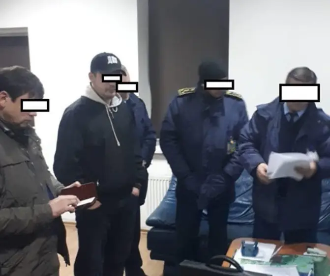 ДБР проводить масштабні обшуки на Львівській митниці