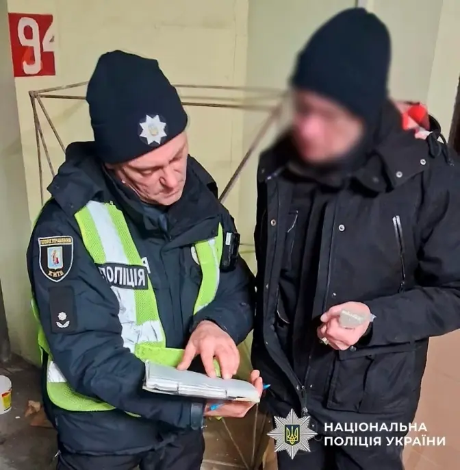 У Дніпровському районі охоронець паркінгу не пустив людей в укриття під час обстрілу