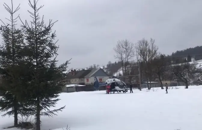 До Львівської лікарні з Турки доправили вагітну у важкому стані