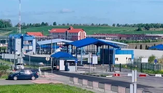 У пунктах пропуску на західному кордоні запрацювала єЧерга. Як записатись