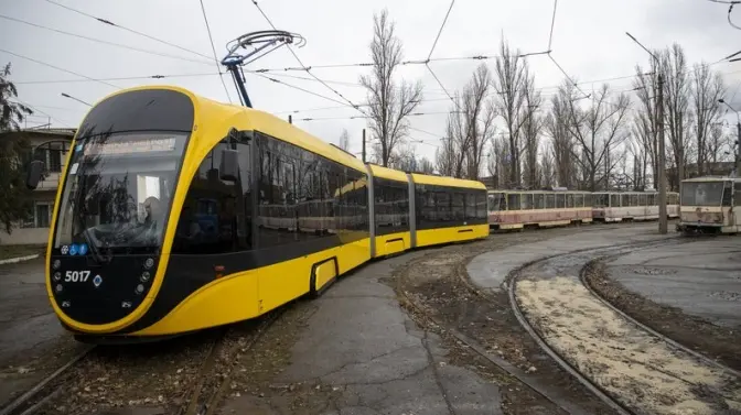 На лівому березі Києва вийшли на лінії нові українські трамваї Татра-Юг