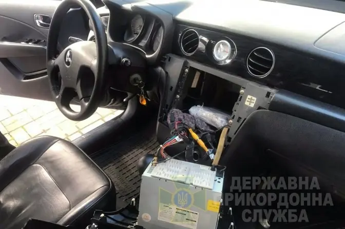 На Львівщині на кордоні з Польщею виявили понад пів кілограма кокаїну