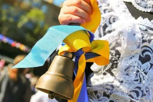 У київській гімназії закликали 1 вересня замість квітів учителям задонатити на ЗСУ