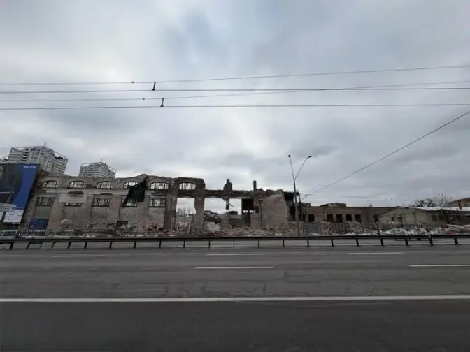 В Києві зносять цех №5 заводу «Більшовик»
