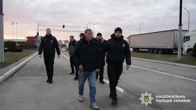 В Україну екстрадували забудовника, який ошукав інвесторів 42 новобудов Києва