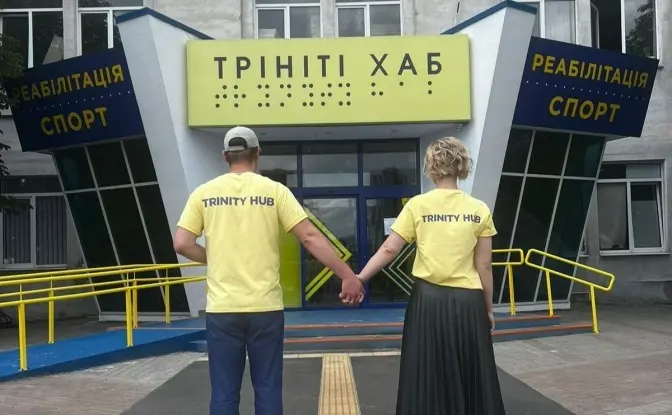 У Деснянському районі облаштують безпечний та безбар'єрний підхід до громадського простору для незрячих Trinity Hub