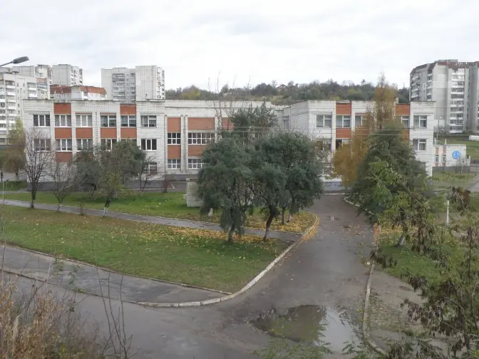 Біля школи №97 на Миколайчука облаштують громадський простір