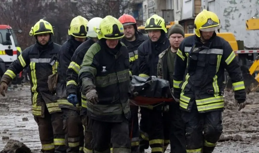 Рятувальникам та поліцейським підвищать зарплати, чому Зінченко залишився без адвоката та на автобуси у Львові доведеться чекати довше. Ключове за 10 червня