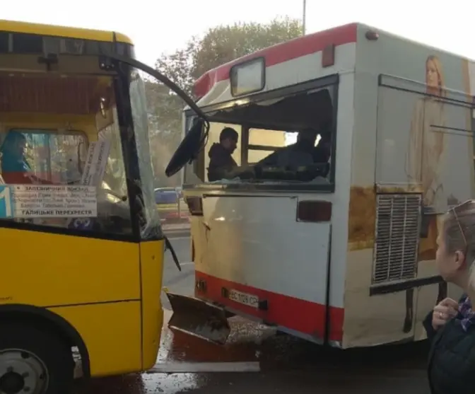 Після ранкової аварії у водія автобуса №31 діагностували серцевий напад