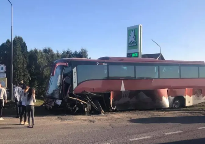 На Львівщині автобус із білоруськими туристами потрапив у аварію